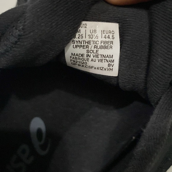 Black ASICS - Picture 4 of 4